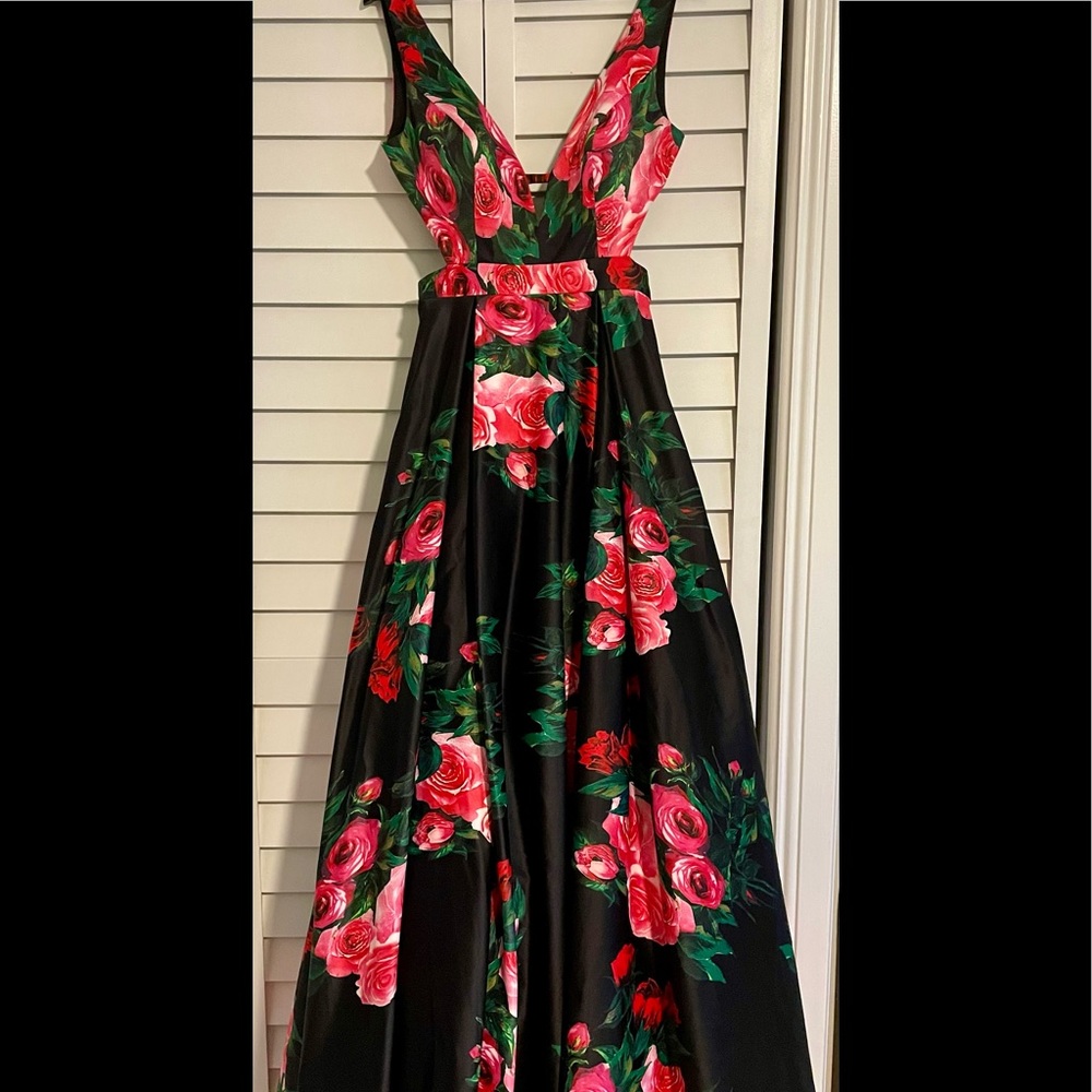 JVN Jovani Prom Formal Ball Gown Dress Black with Roses Print Size 6